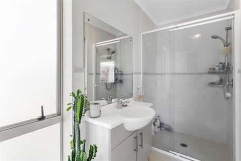 Photo of property in 30 Vanderbilt Parade, Albany, Auckland, 0632