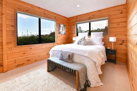 Photo of property in 33 Charlotte Street, Stanmore Bay, Whangaparaoa, 0932