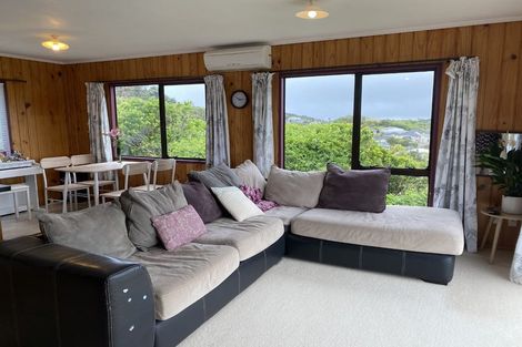 Photo of property in 42a Glanmire Road, Newlands, Wellington, 6037