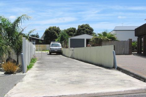 Photo of property in 2 Vela Place, Clarks Beach, 2122