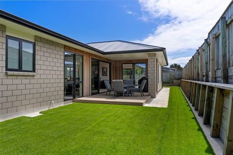 Photo of property in 5 Datum Way, Paraparaumu, 5032