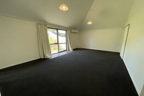 Photo of property in 152 Akaroa Drive, Maupuia, Wellington, 6022