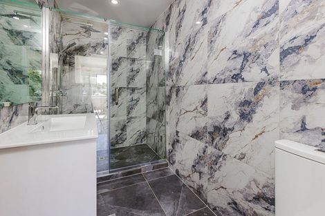 Photo of property in 4a Mirrabooka Avenue, Botany Downs, Auckland, 2010