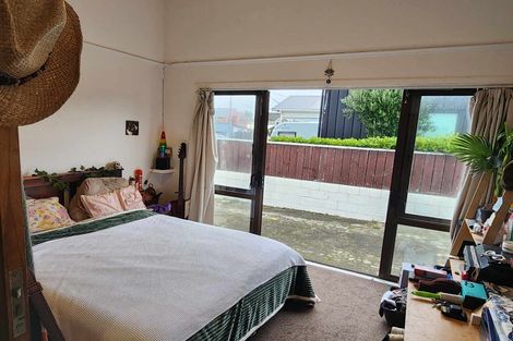 Photo of property in 17 Rua Street, Lyall Bay, Wellington, 6022