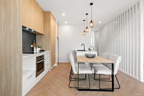 Photo of property in 35 Lewis Road, Pakuranga, Auckland, 2010