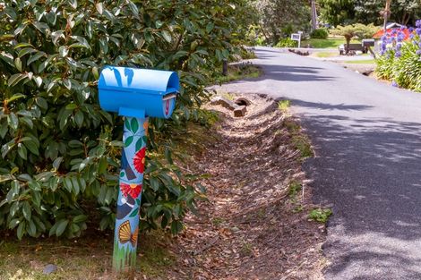 Photo of property in 9 Raroa Terrace, Waiatarua, Auckland, 0604