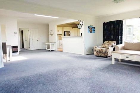 Photo of property in 17 Macnay Way, Murrays Bay, Auckland, 0630