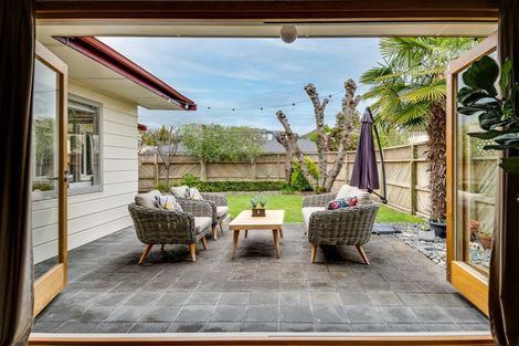 Photo of property in 2/100 Avondale Road, Taradale, Napier, 4112