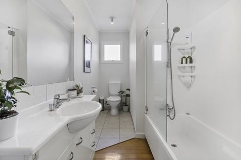 Photo of property in 1/27 Tui Glen Road, Birkenhead, Auckland, 0626