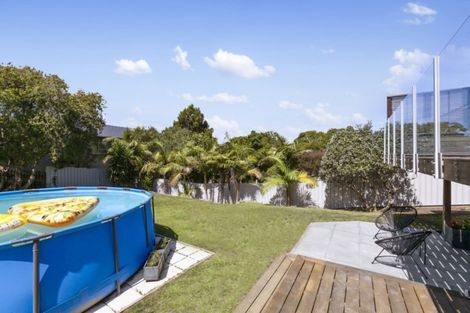 Photo of property in 4 Rock Isle Road, Torbay, Auckland, 0630