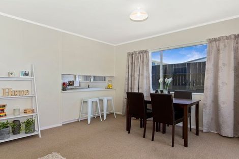 Photo of property in 9 Chetwode Grove, Newlands, Wellington, 6037