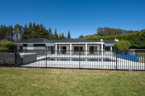 Photo of property in 15 Maple Grove, Acacia Bay, Taupo, 3385
