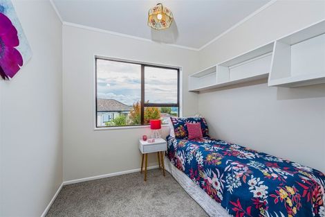 Photo of property in 15 Clearview Heights, Ranui, Auckland, 0612