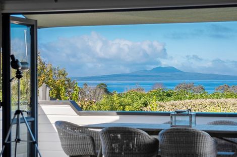 Photo of property in 2/16 Law Street, Torbay, Auckland, 0630
