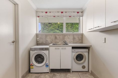 Photo of property in 104 Mellons Bay Road, Mellons Bay, Auckland, 2014