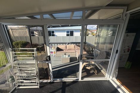 Photo of property in 41 Karaka Crescent, Levin, 5510