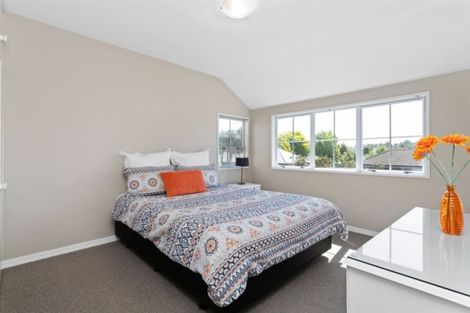Photo of property in 39 Crofton Road, Harewood, Christchurch, 8051