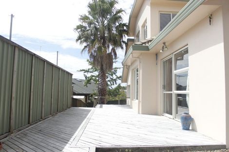 Photo of property in 1/32a Bronzewing Terrace, Unsworth Heights, Auckland, 0632