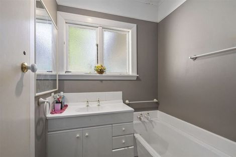 Photo of property in 51 Middleton Road, Upper Riccarton, Christchurch, 8041