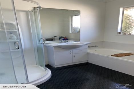 Photo of property in 1/16 Stanley Road, Glenfield, Auckland, 0629