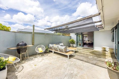 Photo of property in 17 Ashcroft Avenue, Mangere Bridge, Auckland, 2022