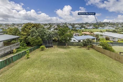 Photo of property in 233 Vipond Road, Stanmore Bay, Whangaparaoa, 0932