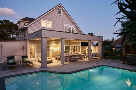 Photo of property in 12 Lysnar Street, Okitu, Gisborne, 4010