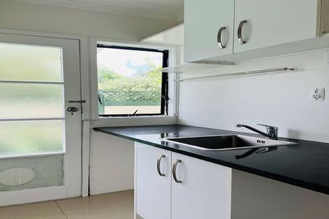 Photo of property in 5 Penruddocke Road, Half Moon Bay, Auckland, 2012