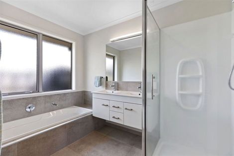 Photo of property in 21 Naeo Close, Papamoa Beach, Papamoa, 3118