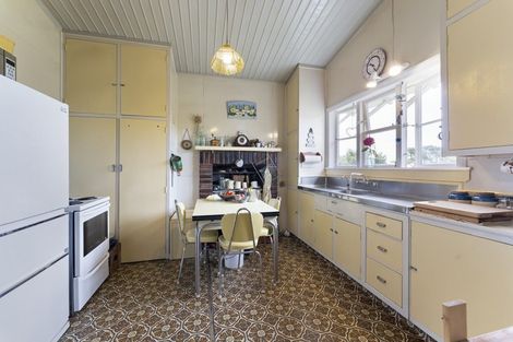 Photo of property in 19 Graves Street, Eltham, 4322