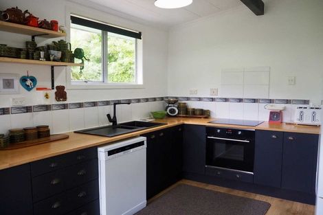 Photo of property in 9 Langley Place, Raglan, 3225