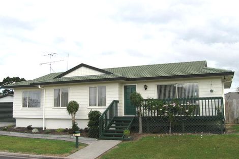 Photo of property in 3 Wyatt Place, Glendene, Auckland, 0602