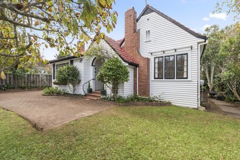 Photo of property in 195 Queen Street, Northcote Point, Auckland, 0627