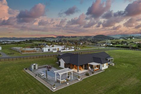 Photo of property in 1 Fernbird Grove, Kerikeri, 0294