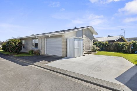 Photo of property in 13 John Guthrie Place, Merrilands, New Plymouth, 4312