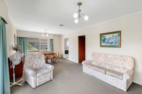 Photo of property in 2/4212a Great North Road, Glendene, Auckland, 0602