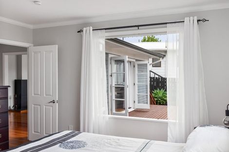 Photo of property in 15 Matipo Road, Te Atatu Peninsula, Auckland, 0610