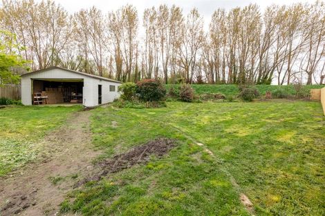 Photo of property in 16 Mckenzie Place, Waikuku Beach, 7402