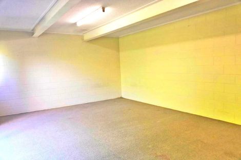 Photo of property in 71 Chivalry Road, Glenfield, Auckland, 0629