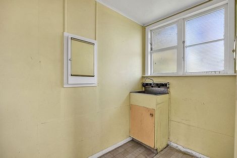 Photo of property in 35 Gladstone Street, Hawera, 4610