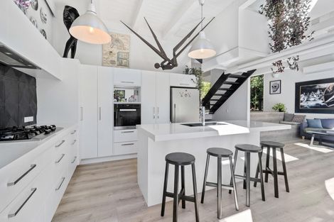 Photo of property in 43 Kohu Road, Titirangi, Auckland, 0604