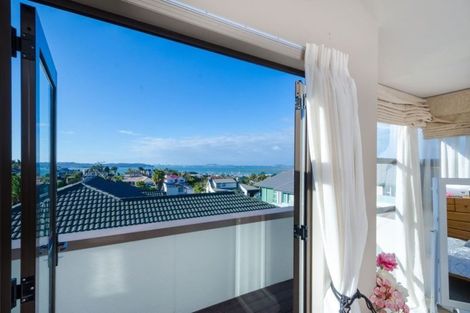 Photo of property in 135 Wiseley Road, West Harbour, Auckland, 0618