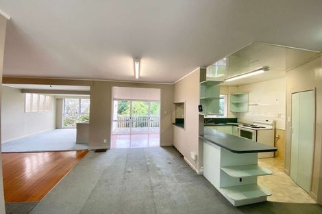 Photo of property in 35 Sunnyside Road, Sunnyvale, Auckland, 0612