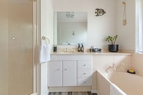 Photo of property in 14 Thelma Place, Lynmore, Rotorua, 3010