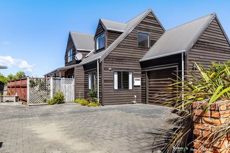 Photo of property in 17b Bowes Crescent, Strathmore Park, Wellington, 6022