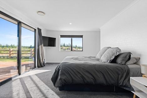 Photo of property in 33 Te Hurunui Drive, Pegasus, 7612