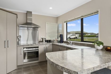 Photo of property in 9 Percy Kinsman Crescent, Riverstone Terraces, Upper Hutt, 5018