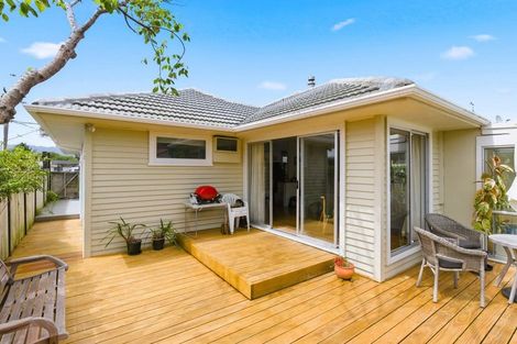 Photo of property in 17 Walton Road, Paraparaumu Beach, Paraparaumu, 5032