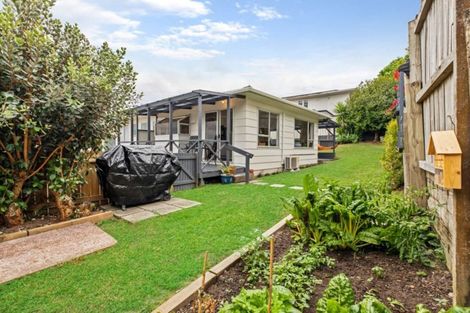 Photo of property in 2/11 Longreach Drive, Sunnyvale, Auckland, 0612