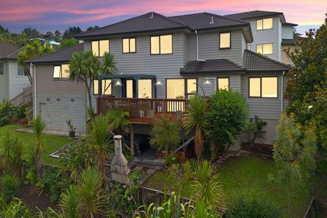 Photo of property in 13 Stubbs Place, Fairview Heights, Auckland, 0632